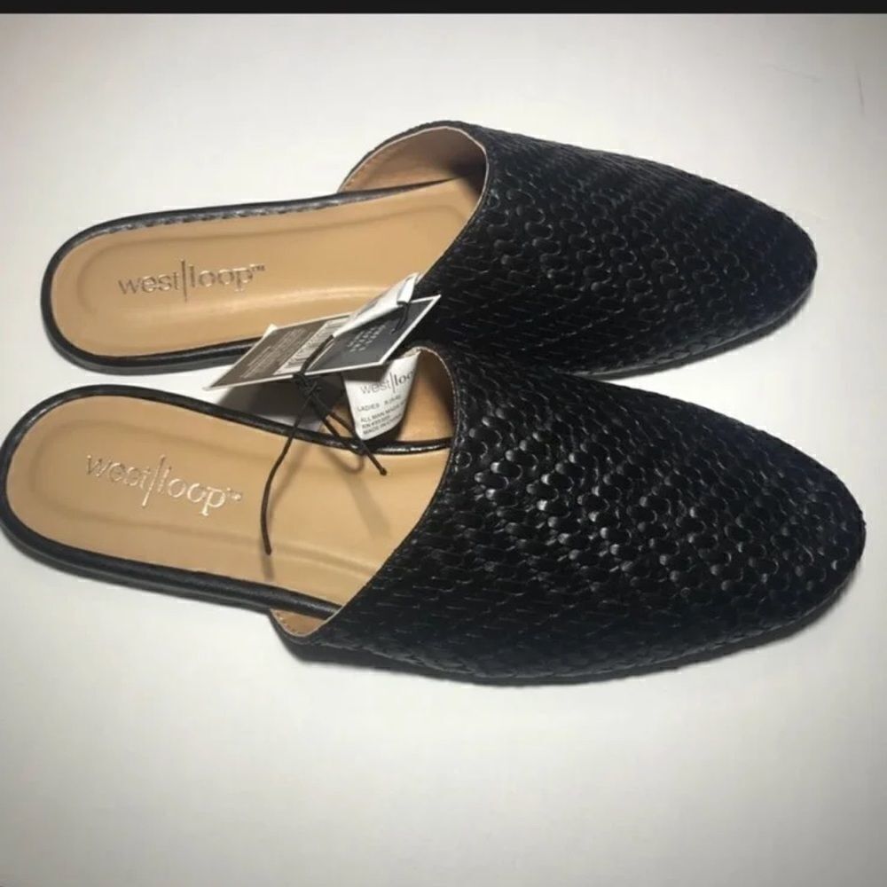 Size Small 5/6 Black Basket Loafers